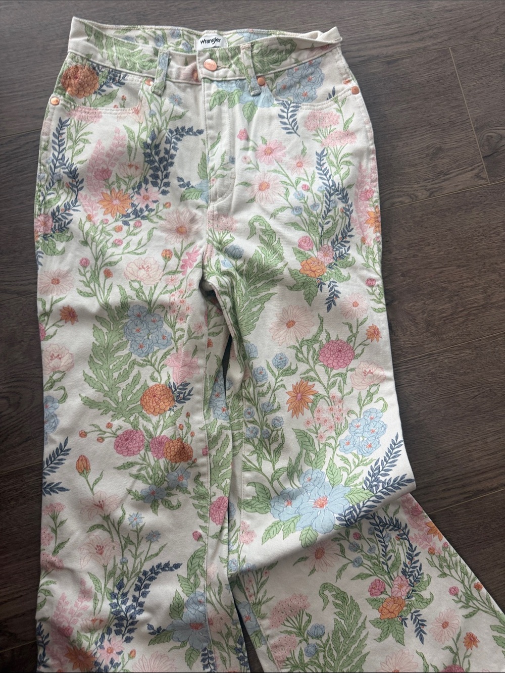 Wrangler Wanderer 626 High-rise flare jeans in floral - Picture 2 of 7